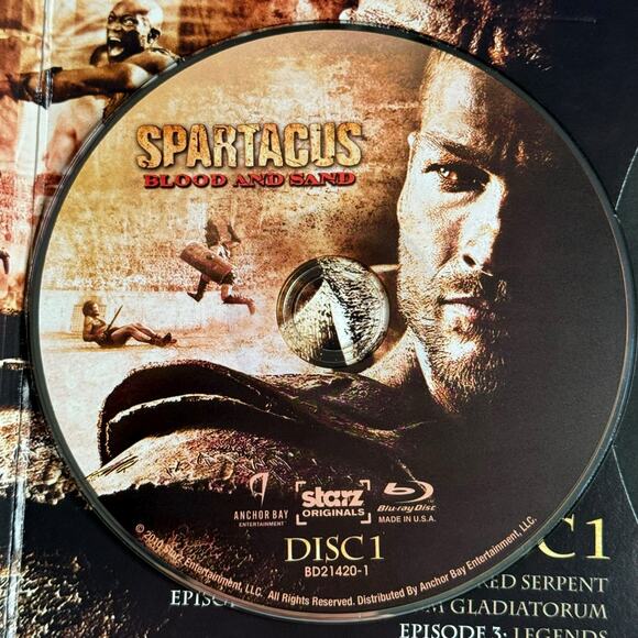 Spartacus: Blood and Sand – The Complete First Season (Blu-ray, 4-Disc Set) - Picture 9 of 12